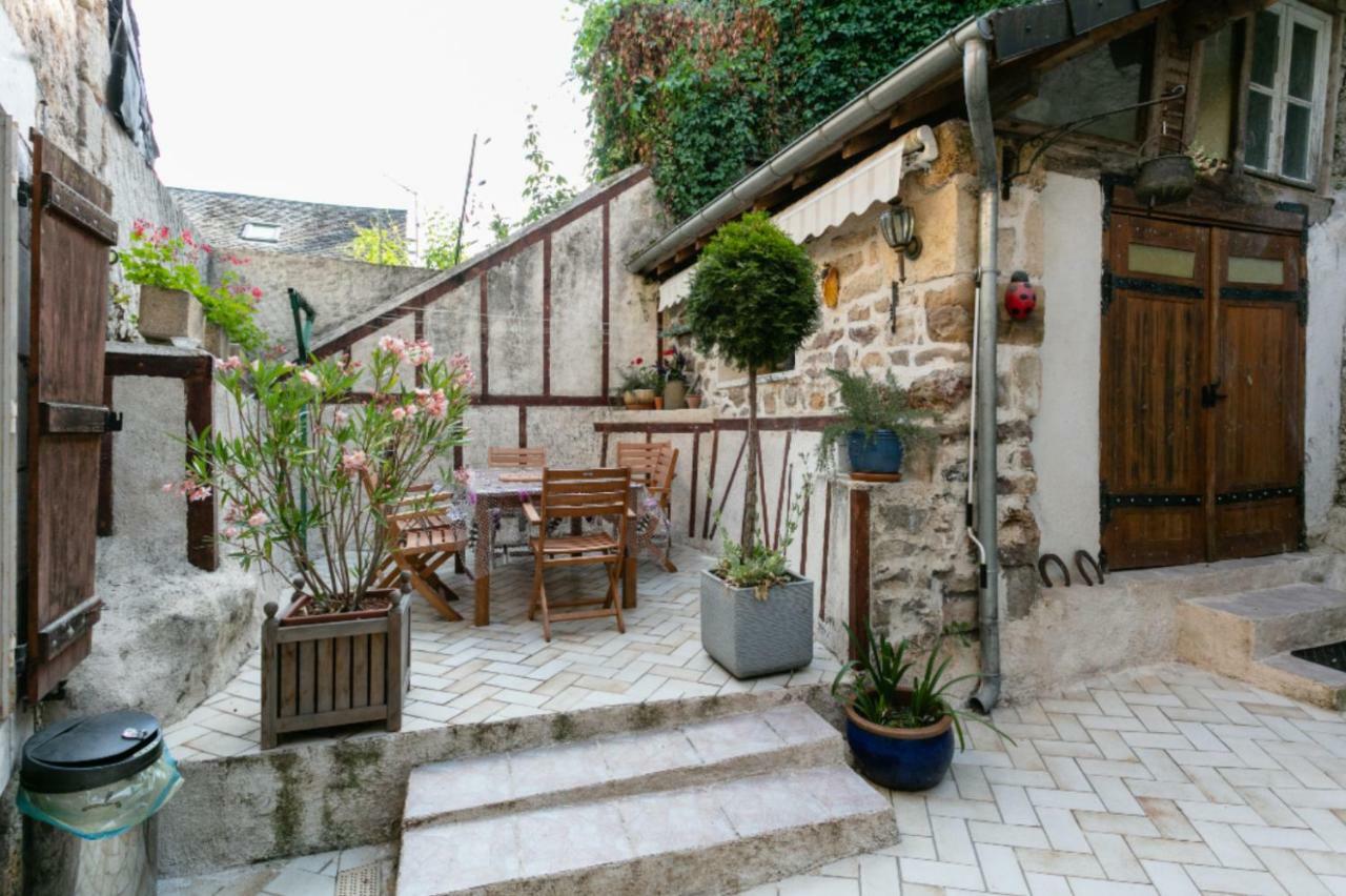 Maison Avec Patio Dans Le Centre Historique Villa Terrasson-Lavilledieu Exterior photo